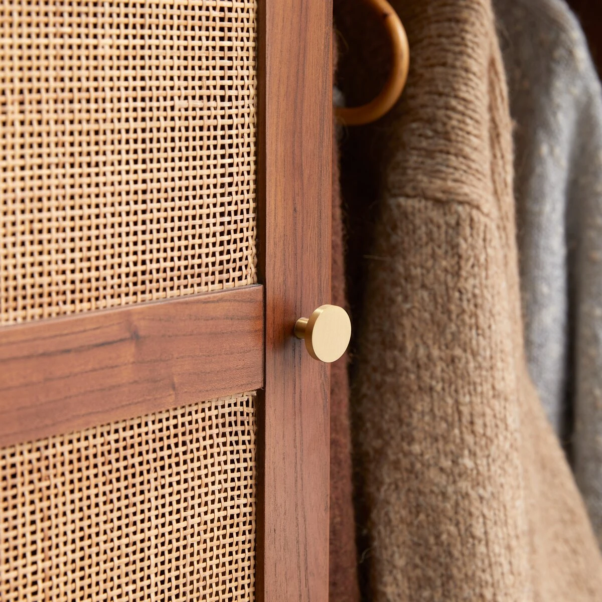 Lisbeth - Armoire En Orme Et Cannage 5 Lisbeth - Armoire En Orme Et Cannage – Image 3