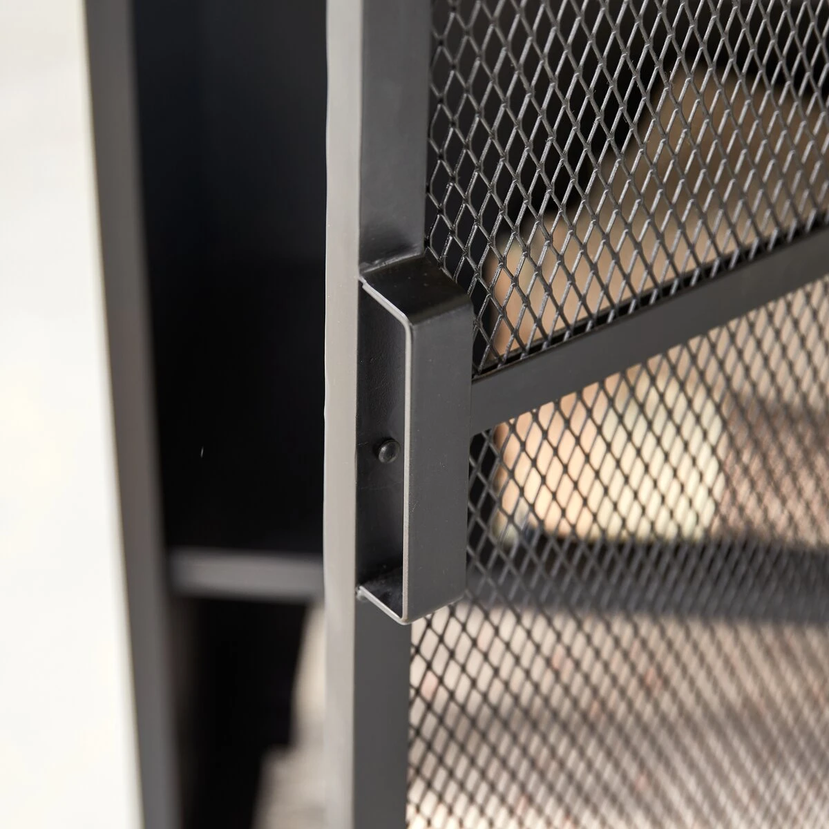 Alma - Armoire Grillagée Enfant En Métal 5 Alma - Armoire Grillagée Enfant En Métal – Image 3