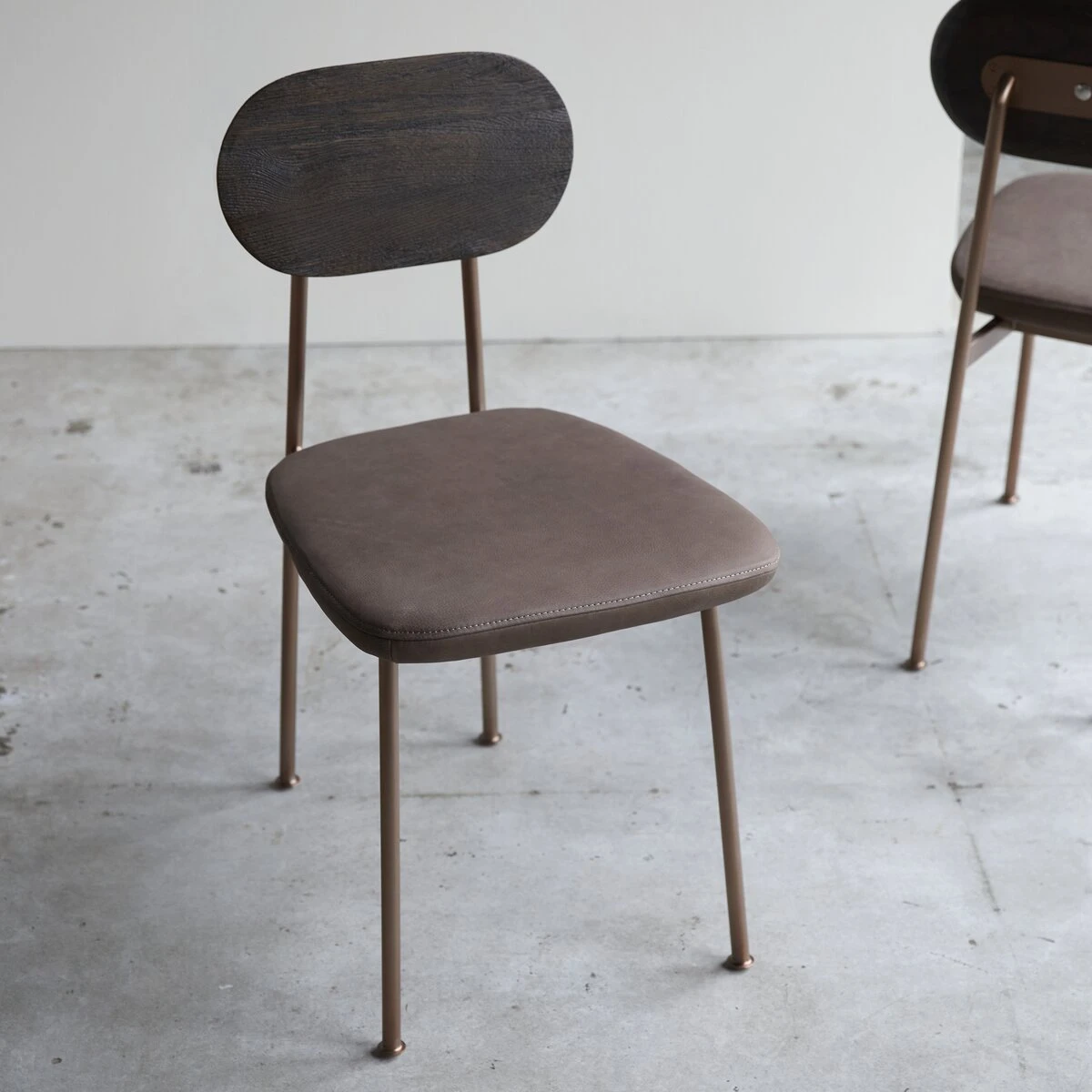 Yutapi - Chaise Mohawk Choco En Chêne Massif 6 Yutapi - Chaise Mohawk Choco En Chêne Massif – Image 4