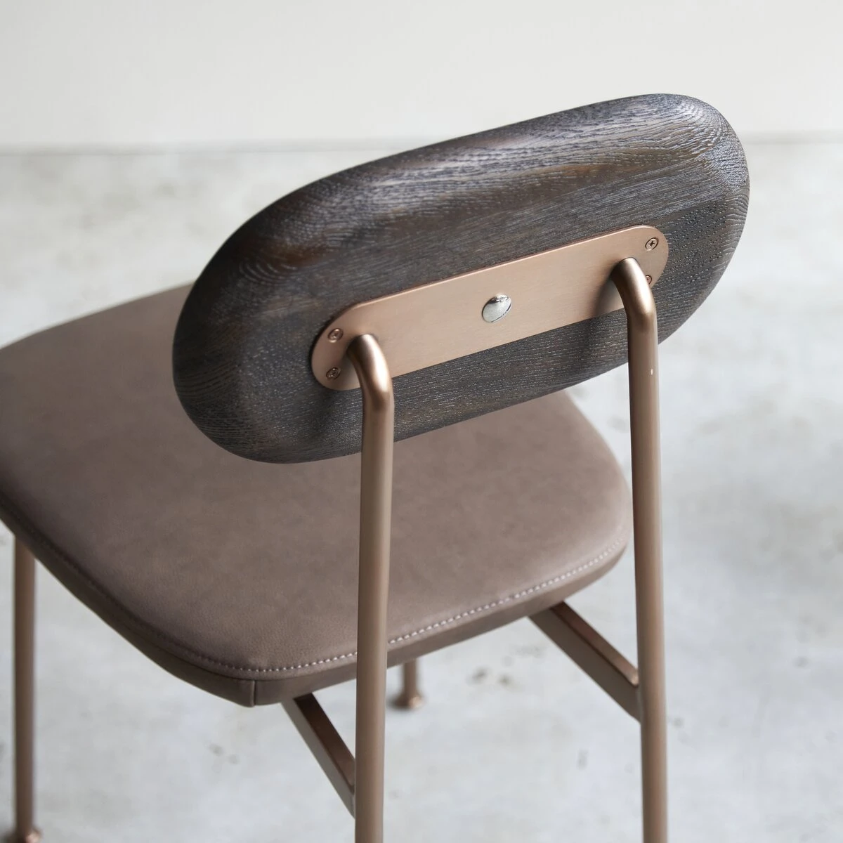 Yutapi - Chaise Mohawk Choco En Chêne Massif 7 Yutapi - Chaise Mohawk Choco En Chêne Massif – Image 5