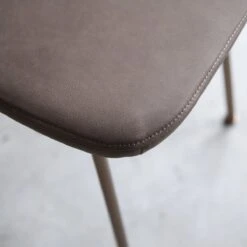 Yutapi - Chaise Mohawk Choco En Chêne Massif 14 Yutapi - Chaise Mohawk Choco En Chêne Massif -Magasin De Meubles 1200 1200 chaise yutapi mohawk choco en chene massif 5