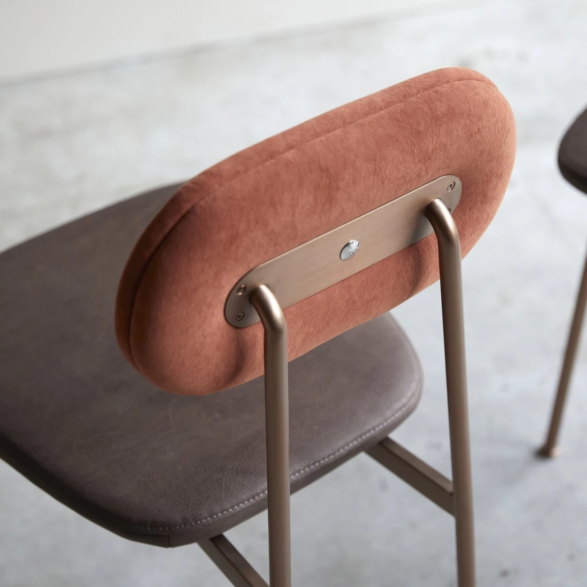 Yutapi - Chaise Sienna Choco En Cuir 5 Yutapi - Chaise Sienna Choco En Cuir – Image 3