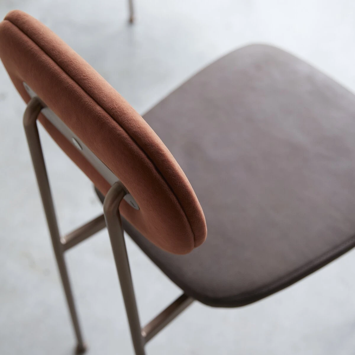 Yutapi - Chaise Sienna Choco En Cuir 6 Yutapi - Chaise Sienna Choco En Cuir – Image 4