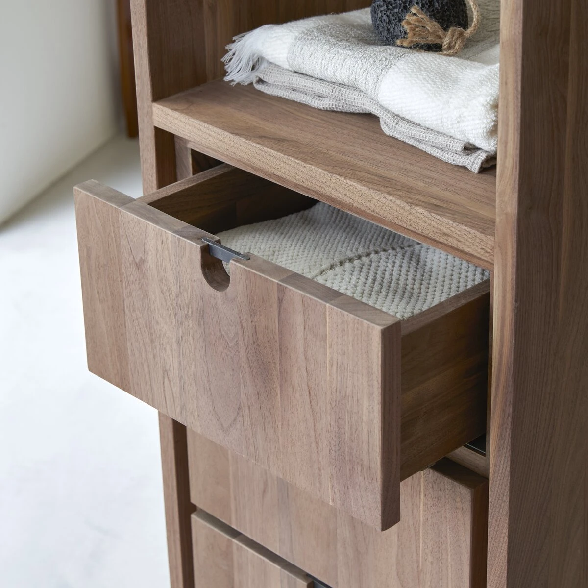 Jonàk - Colonne En Noyer Massif 4 Jonàk - Colonne En Noyer Massif – Image 2