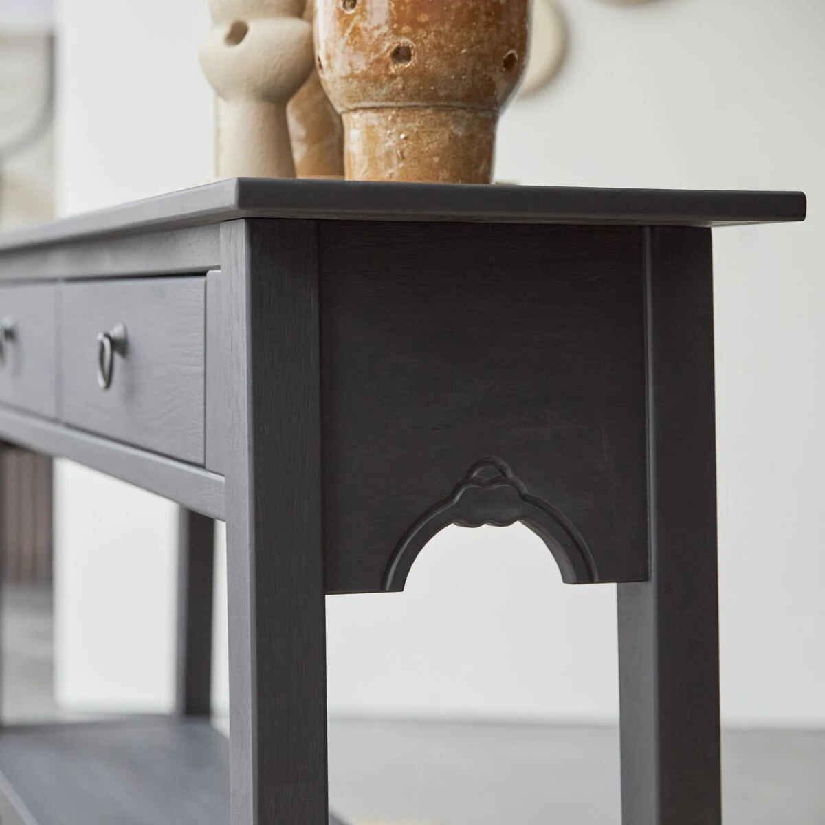 Thaki Black - Console En Pin Massif 2 Tiroirs 6 Thaki Black - Console En Pin Massif 2 Tiroirs – Image 4