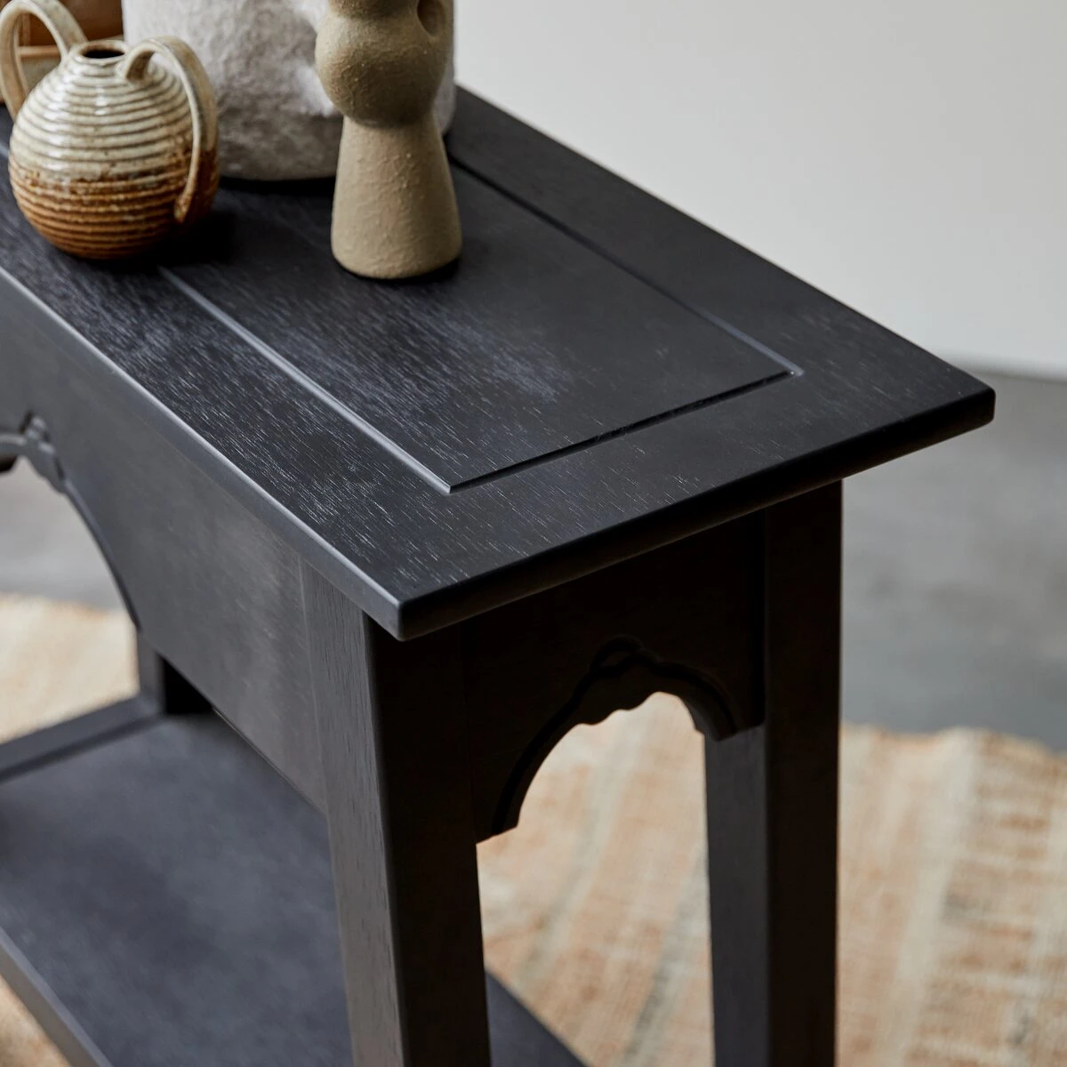 Thaki Black - Console En Pin Massif 4 Thaki Black - Console En Pin Massif – Image 2
