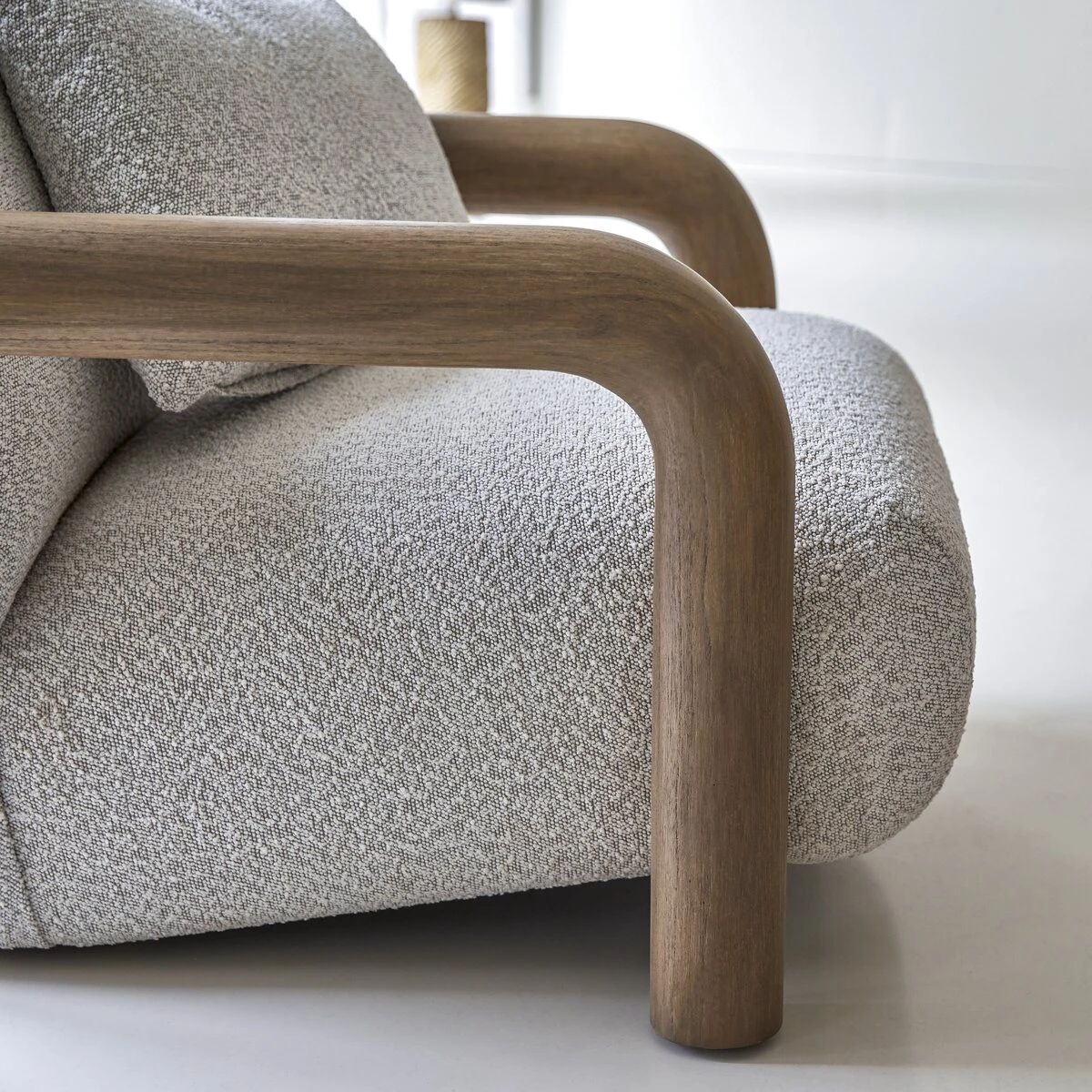 Nina - Fauteuil Bas En Mindi Massif Et Tissu écru 4 Nina - Fauteuil Bas En Mindi Massif Et Tissu écru – Image 2