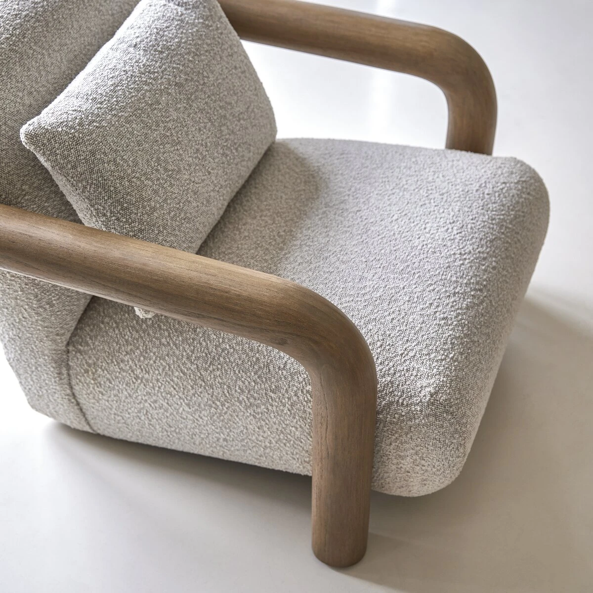 Nina - Fauteuil Bas En Mindi Massif Et Tissu écru 6 Nina - Fauteuil Bas En Mindi Massif Et Tissu écru – Image 4