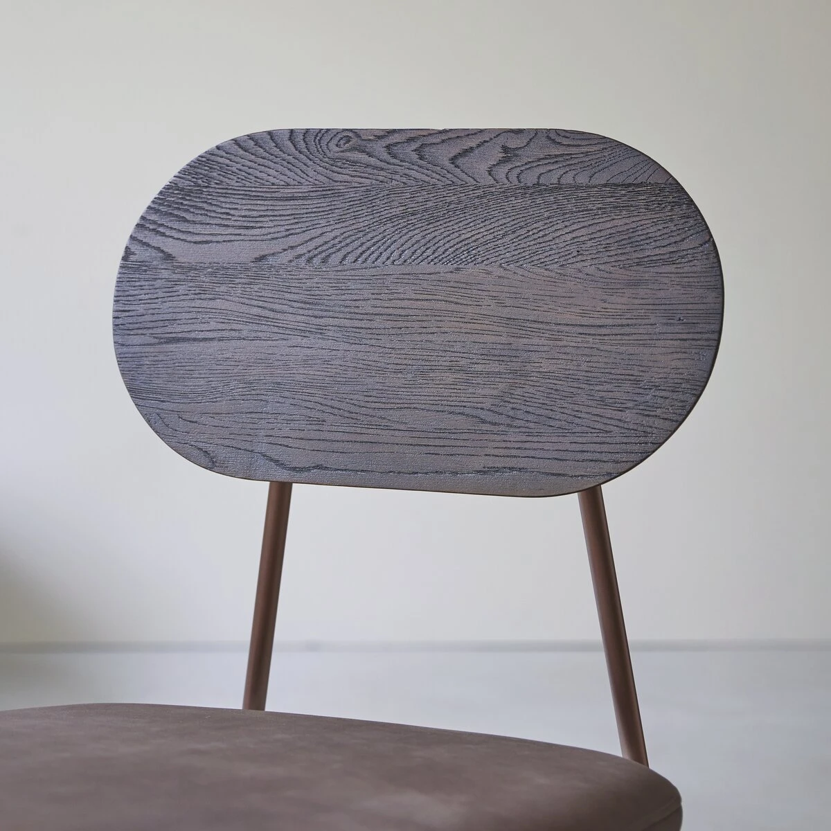 Yutapi - Fauteuil Bas Mohawk Choco En Chêne Massif 5 Yutapi - Fauteuil Bas Mohawk Choco En Chêne Massif – Image 3