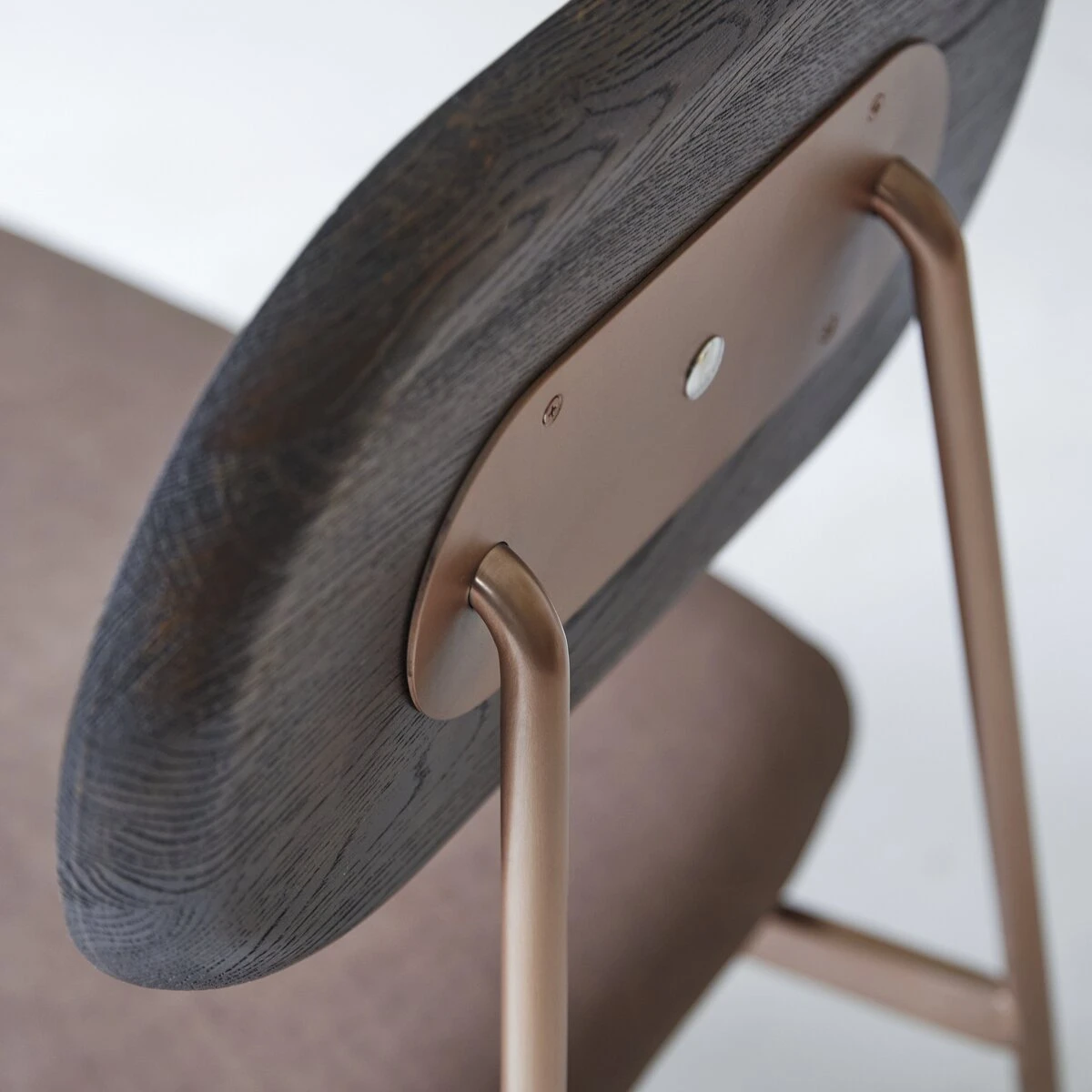 Yutapi - Fauteuil Bas Mohawk Choco En Chêne Massif 6 Yutapi - Fauteuil Bas Mohawk Choco En Chêne Massif – Image 4