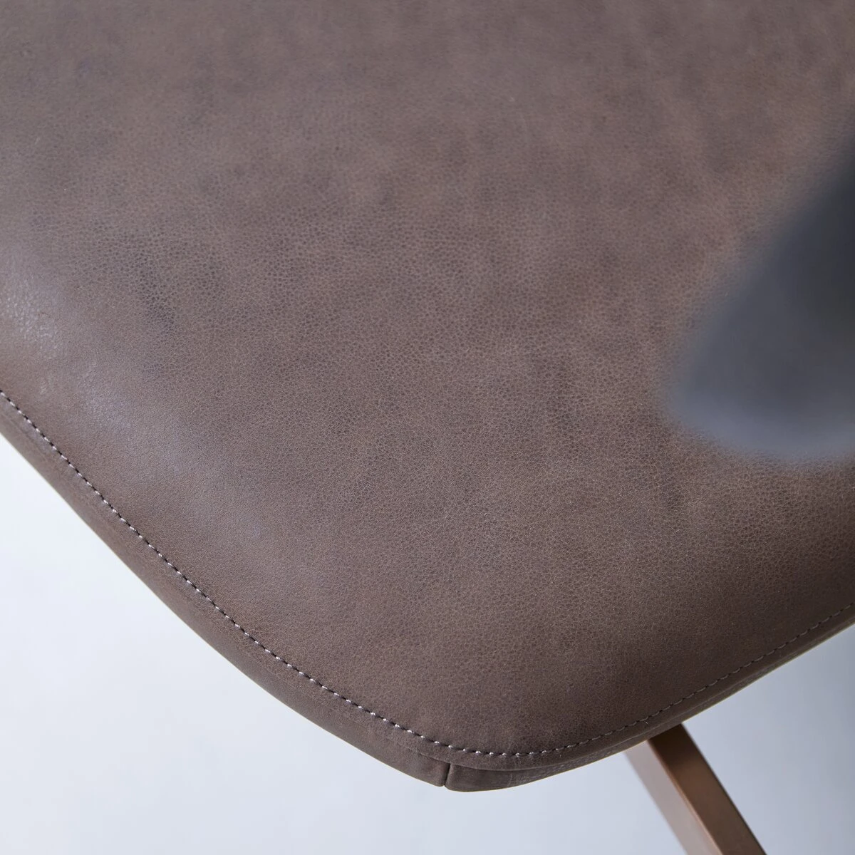 Yutapi - Fauteuil Bas Mohawk Choco En Chêne Massif 8 Yutapi - Fauteuil Bas Mohawk Choco En Chêne Massif – Image 6