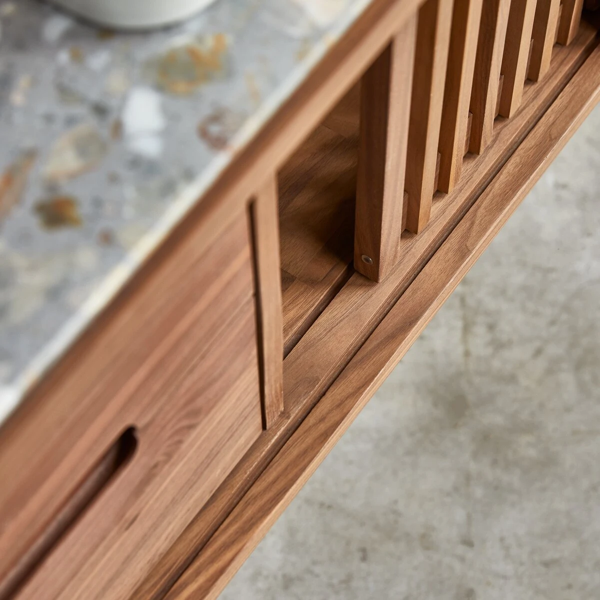 Isaure - Meuble Salle De Bain En Noyer Massif Et Terrazzo Premium 125 Cm 10 Isaure - Meuble Salle De Bain En Noyer Massif Et Terrazzo Premium 125 Cm – Image 8