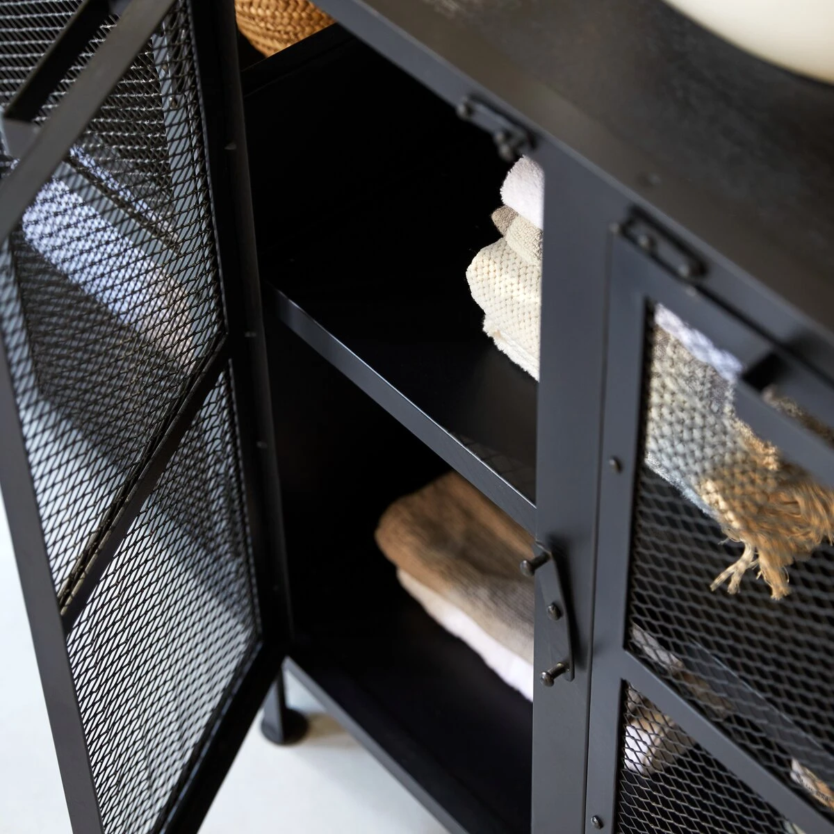 Romy - Meuble Sous Vasque En Manguier Et Métal 140 Cm 7 Romy - Meuble Sous Vasque En Manguier Et Métal 140 Cm – Image 5