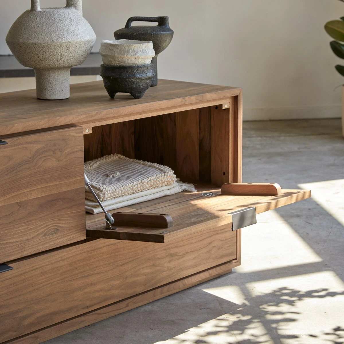 Senson - Meuble TV En Noyer Massif 120 Cm 4 Senson - Meuble TV En Noyer Massif 120 Cm – Image 2