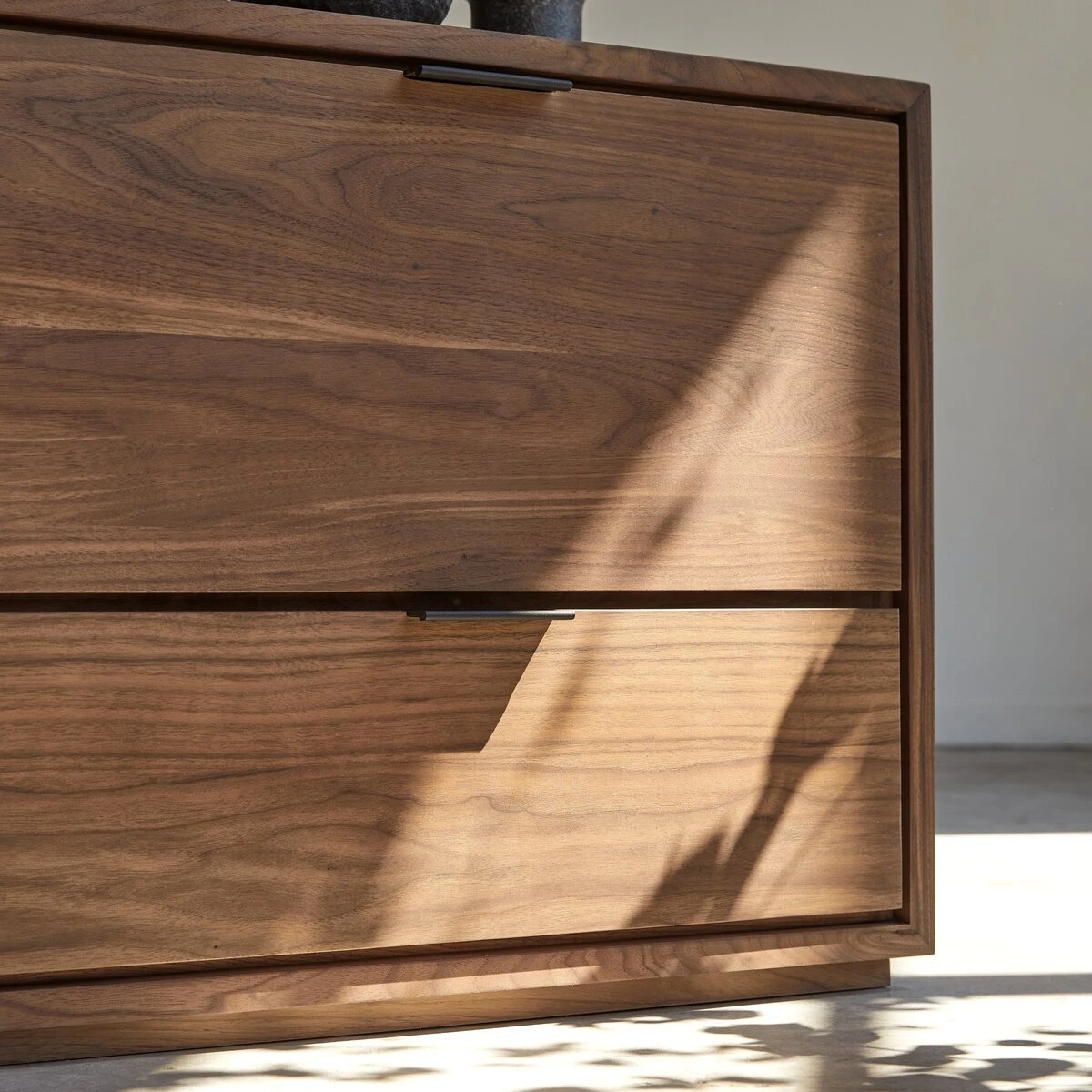 Senson - Meuble TV En Noyer Massif 120 Cm 5 Senson - Meuble TV En Noyer Massif 120 Cm – Image 3