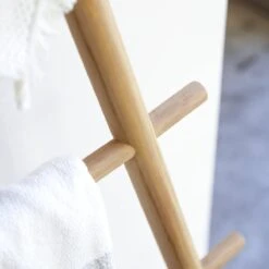 Carla - Porte Serviette En Teck Massif -Magasin De Meubles 1200 1200 porte serviette en teck massif carla 2