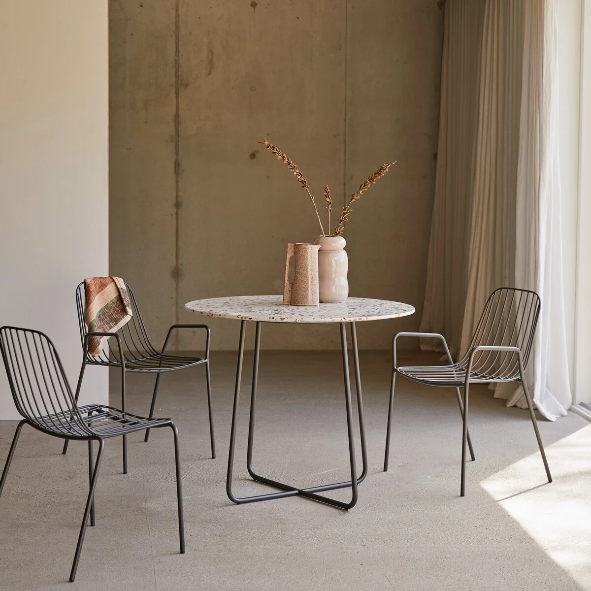 Elio - Table Ronde En Terrazzo Premium Et Métal Brown 4 Pers. 8 Elio - Table Ronde En Terrazzo Premium Et Métal Brown 4 Pers. – Image 6