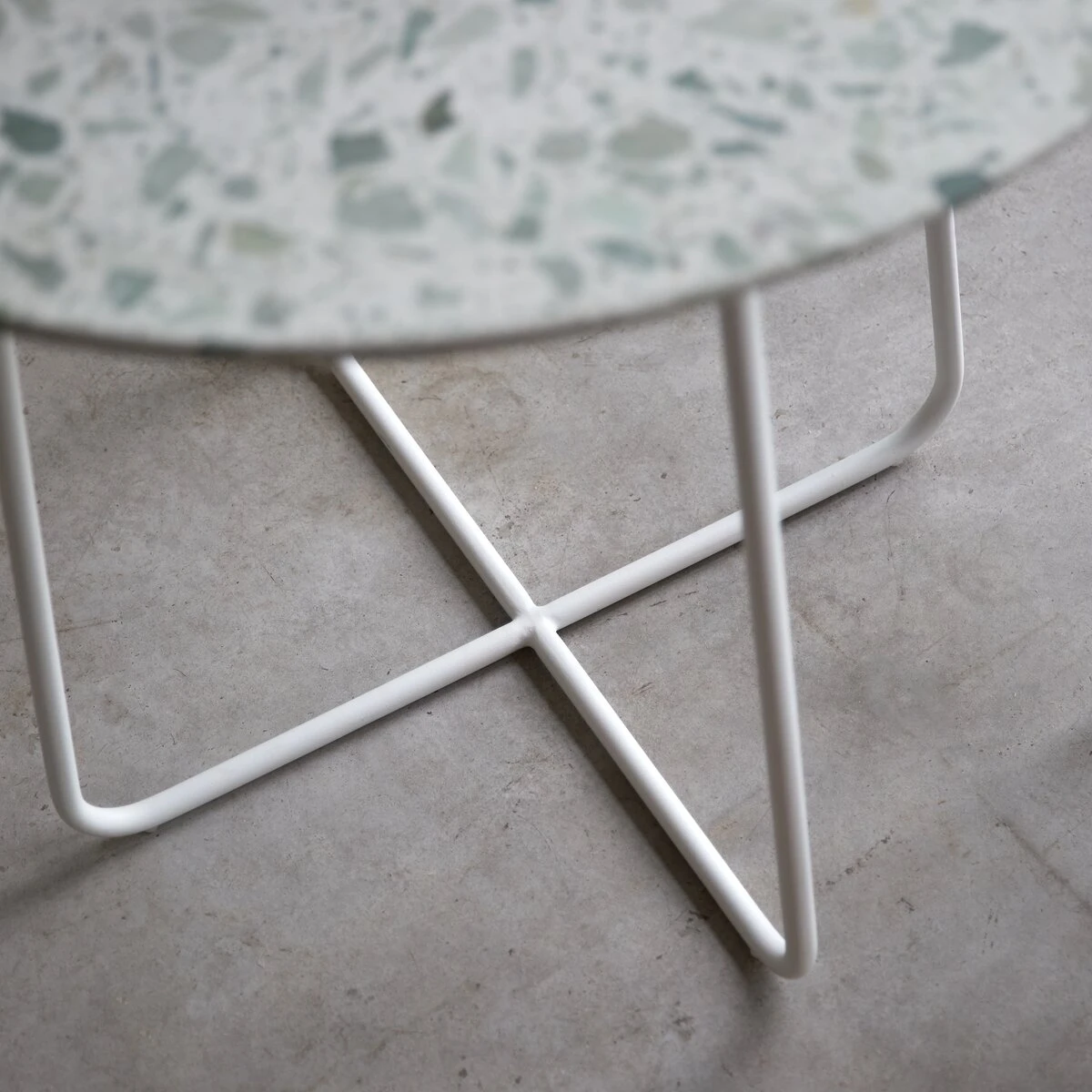 Elio - Table Ronde En Terrazzo Premium Et Métal Green 4 Pers. 7 Elio - Table Ronde En Terrazzo Premium Et Métal Green 4 Pers. – Image 5