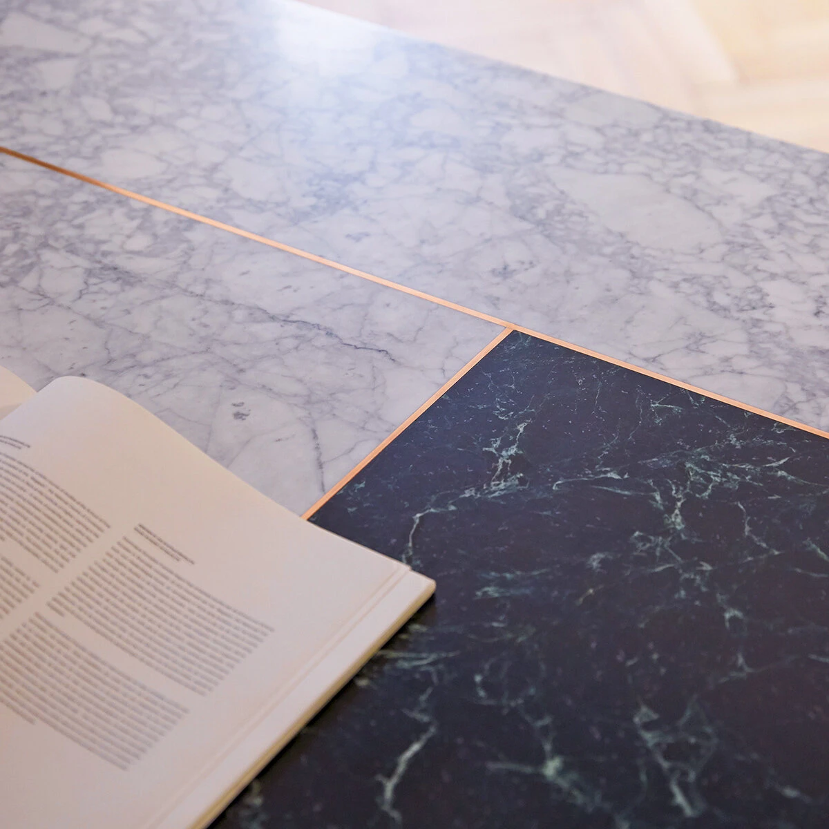 Stonepiet - Table En Chêne Massif Et Marbre 6/8 Pers. 5 Stonepiet - Table En Chêne Massif Et Marbre 6/8 Pers. – Image 3