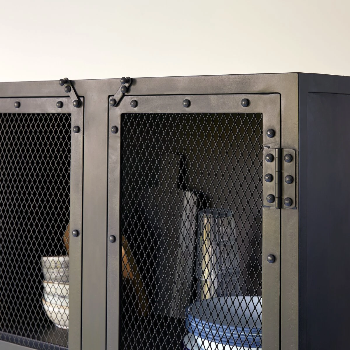 Cléo - Vaisselier Grillagé En Métal 7 Cléo - Vaisselier Grillagé En Métal – Image 5