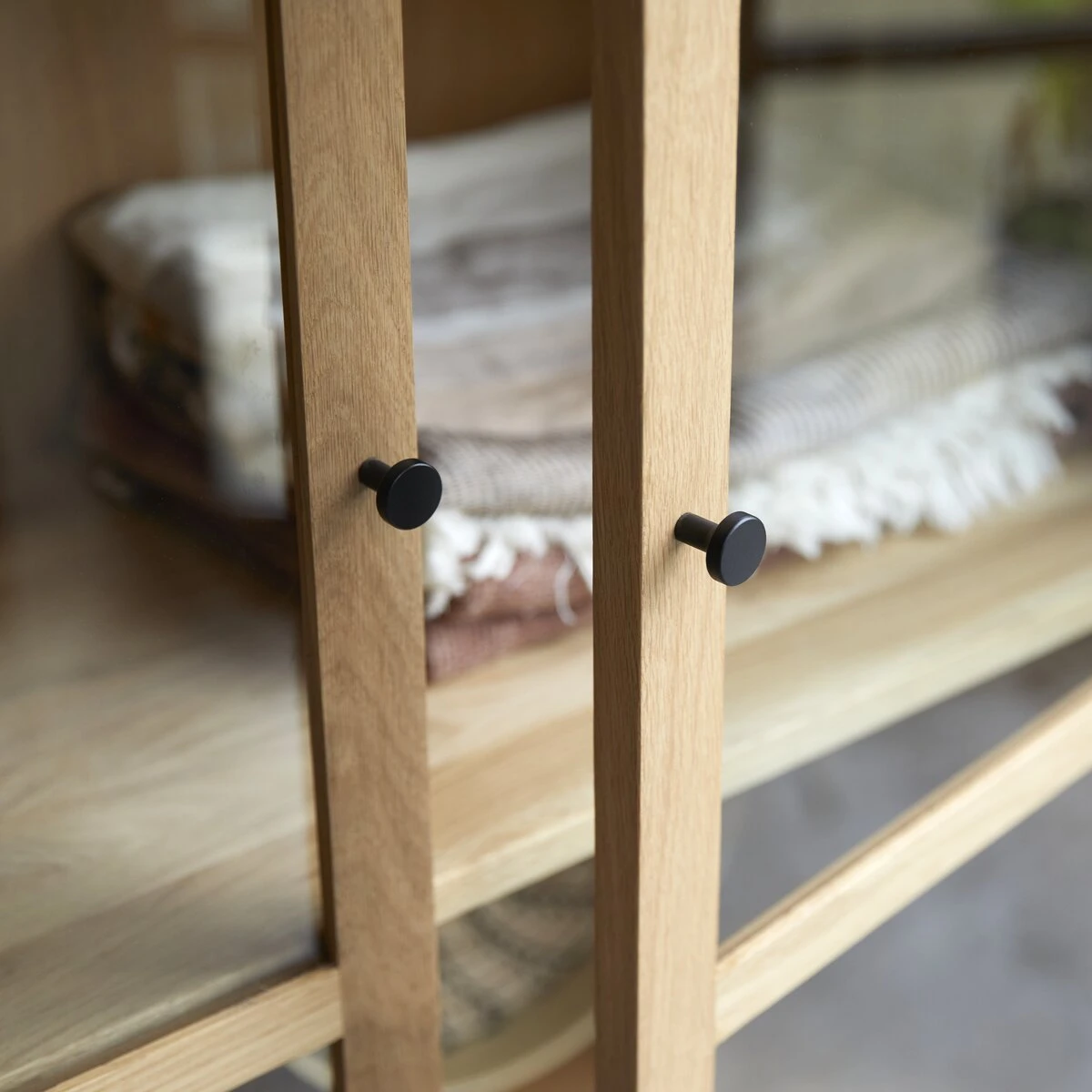 Babeth - Vitrine Haute En Chêne Massif 5 Babeth - Vitrine Haute En Chêne Massif – Image 3