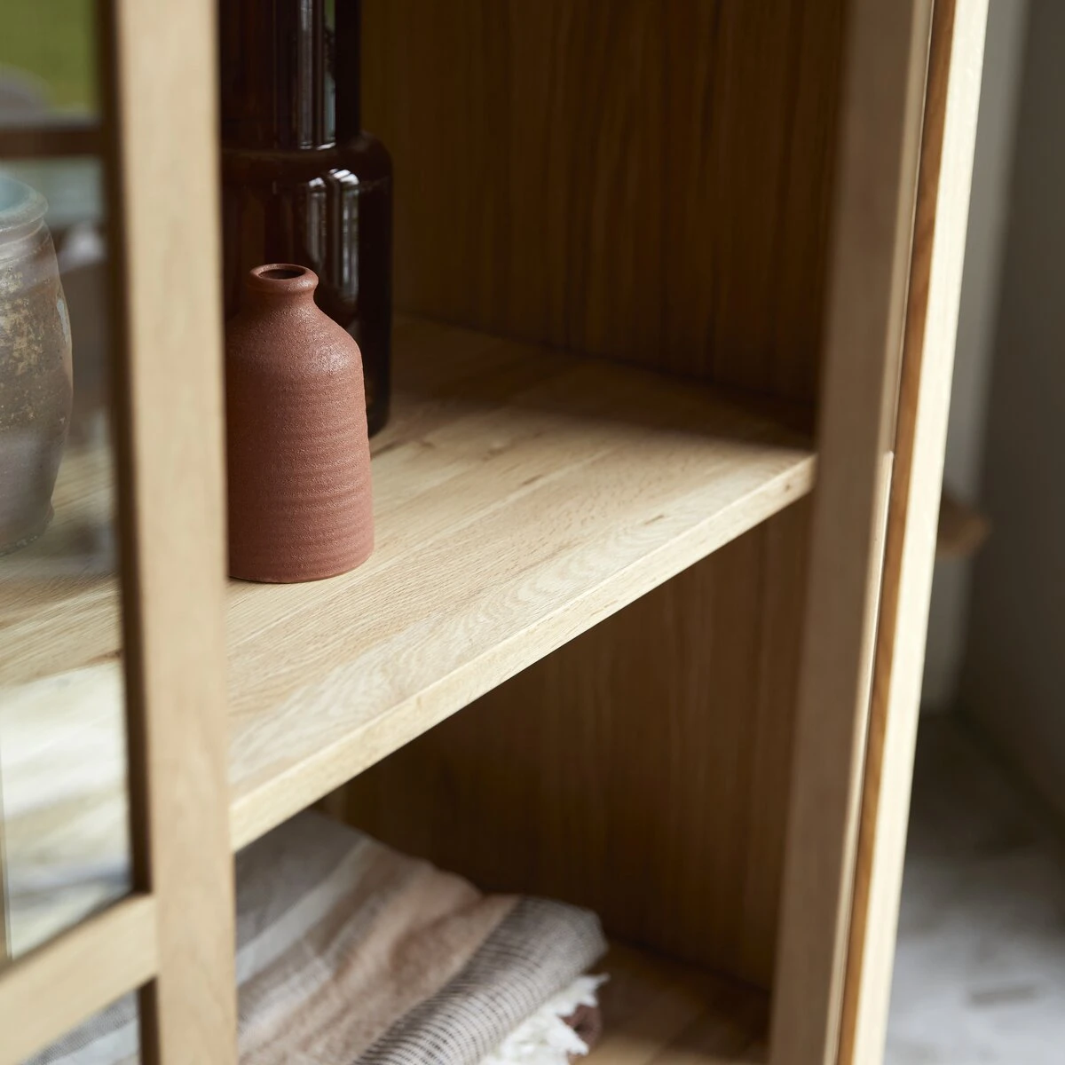 Babeth - Vitrine Haute En Chêne Massif 10 Babeth - Vitrine Haute En Chêne Massif – Image 8