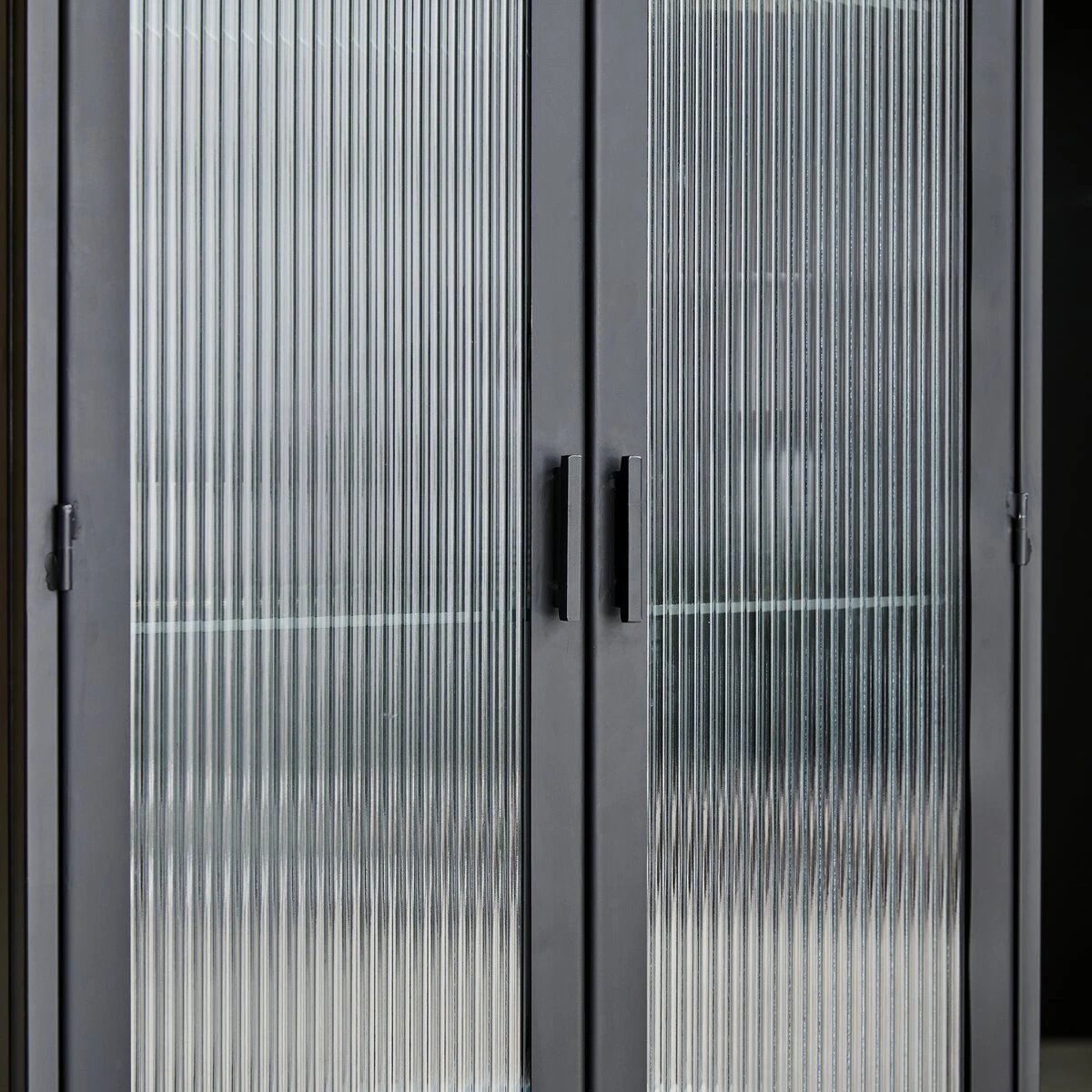 Emil - Vitrine Haute En Métal 5 Emil - Vitrine Haute En Métal – Image 3