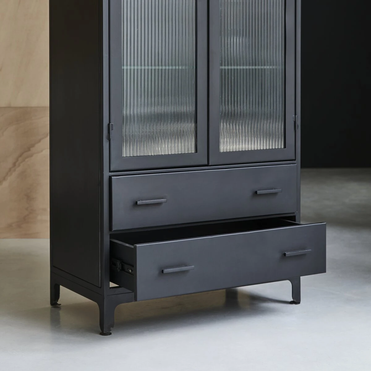 Emil - Vitrine Haute En Métal 7 Emil - Vitrine Haute En Métal – Image 5